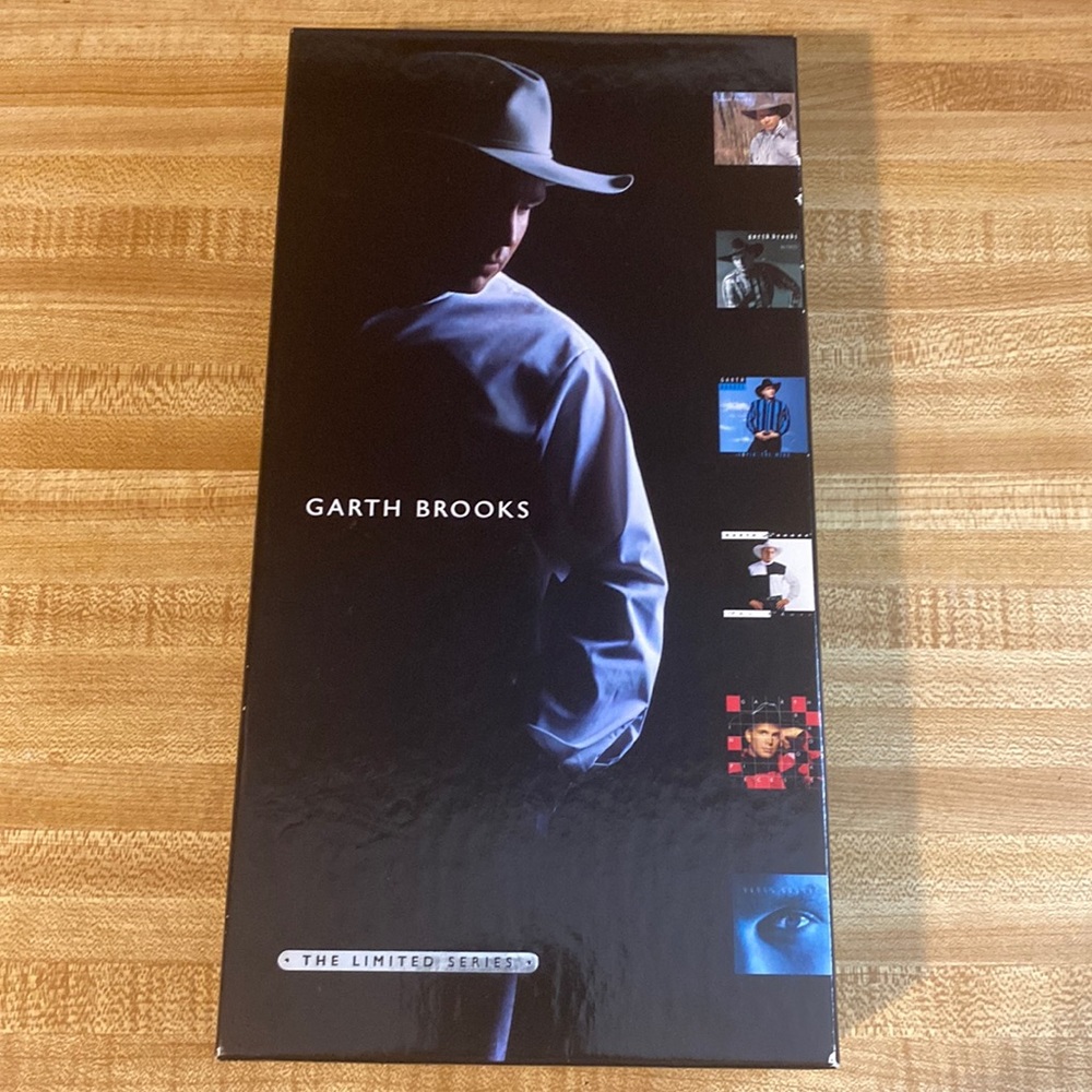 Garth Brooks ‘The Limited Series 6 CD set 7243-4-94572-2-5